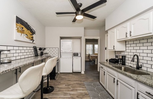 Cleveland Apartment | Chic 3 Bedroom close to I-90, Downtown and Lake Erie