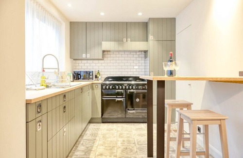 Sint-Amandsberg Apartment | Chic 3-BR Oasis in Ghent: Stylish Interiors