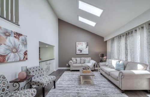 West Hill Villa | Chic 3BR Luxury Modern Villa