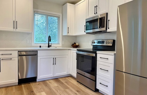 Orinda House | Chic and Petite 1-Bedroom ADU with Private Entrance in peaceful Orinda