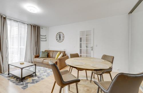 Saint-Germain-en-Laye Apartment | Chic and spacious apart with parking