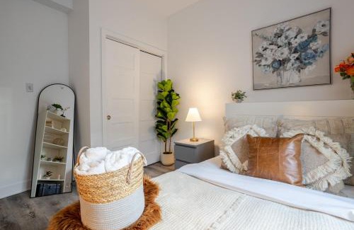 Griffintown Apartment | Chic and Spacious 3 Bedrooms in Griffintown
