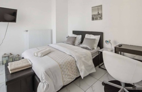 Ivry-port Apartment | Chic apart with balcony near Paris