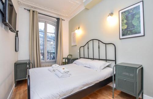 10th Arrondissement Apartment | Chic apartment - 3BR 8P - Canal Saint-Martin