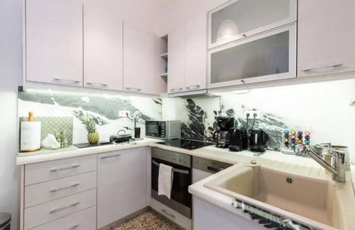 Makrigianni Apartment | Chic Apartment by the Acropolis Museum