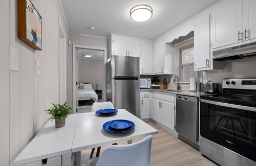 Durham Apartment | Chic Apartment Near Duke~Easy Access to Downtown & Dining Spots