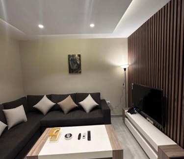 Al Swaifyeh Apartment | Chic Apartments For Rent ave1-7