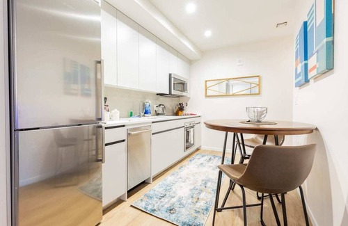 Seaport District Apartment | Chic Apt Seaport Summ