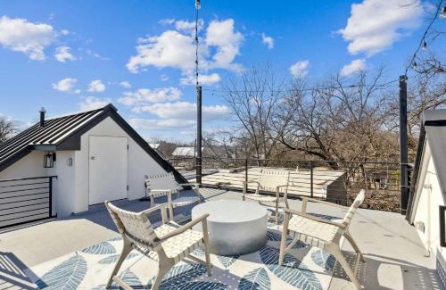 Holly House | Chic Austin Getaway brand new with rooftop patio