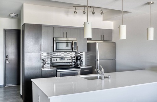 Northeast Bellevue Apartment | Chic Bellevue Studio w/Gym & W/D, by Blueground