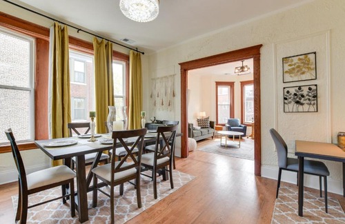 Buena Park Apartment | Chic Chicago Apartment about 1 Mi to Wrigley Field!