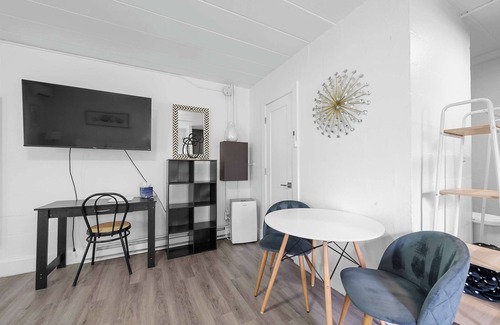 Near East Columbus Apartment | Chic City Retreat 87
