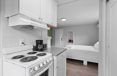 Olde Towne East Apartment | Chic City Retreat 93D