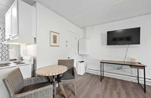 Near East Columbus Apartment | Chic City Retreat 93H
