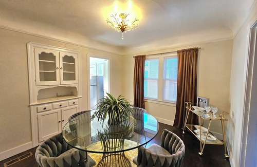 Vallejo House | Chic & Classy 1-Bedroom House in Quiet Area. Short Walk to Downtown and Ferry.