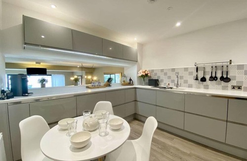 Cotham House | Chic Clifton Home – inviting décor & outdoor space