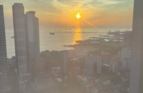 Ermita Apartment | Chic condo in marvelous Manila with parking, fitness room, WiFi near US Embassy