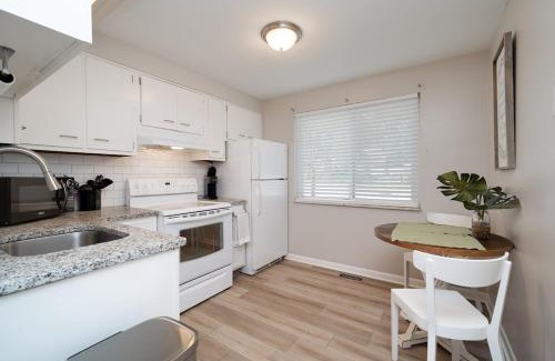 Kettering Apartment | Chic & Cozy 1br Retreat Prime Location & Mod