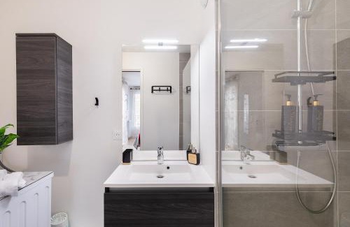 Clichy Apartment | Chic & Cozy Living - Near Heart of Paris
