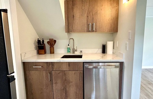 Renton Apartment | Chic, Cozy & New! Great location, Street Parking with AC