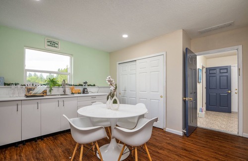 Old Evergreen Highway Apartment | Chic Designer Retreat Nestled in an Upscale, Tranquil Enclave