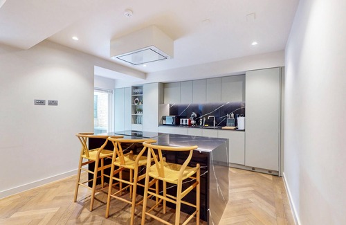 Munster Apartment | Chic & Elegant 4Bed APT-10Min Walk To River Thames