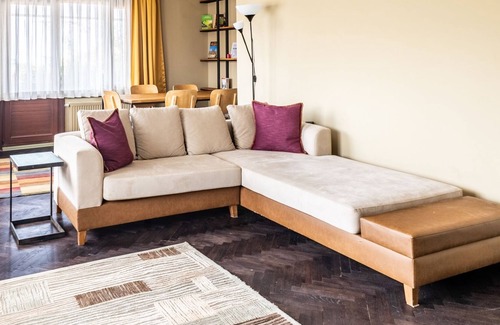 Uskudar Apartment | Chic Flat w Balcony BBQ 10 min to Emaar in Uskudar