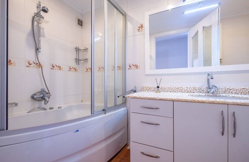 Moda Apartment | Chic Flat with Balcony near Moda Shore