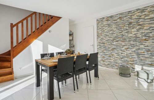 Villejust Apartment | Chic friendly and spacious house