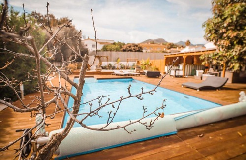 Alhaurin de la Torre Ski Chalet | Chic Guesthouse