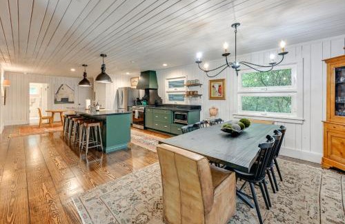 Highlands House | Chic Highlands Cabin Retreat with Deck and Office!