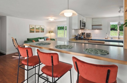 Malletts Bay House | Chic Mid-Century Modern Retreat: Steps from Beach & Bike Path