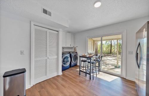Springdale House | Chic & Modern 2BD Near CAE