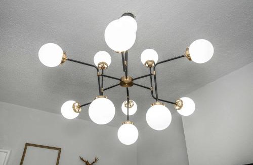 Walnut Hills Apartment | Chic Modern Gem with Style