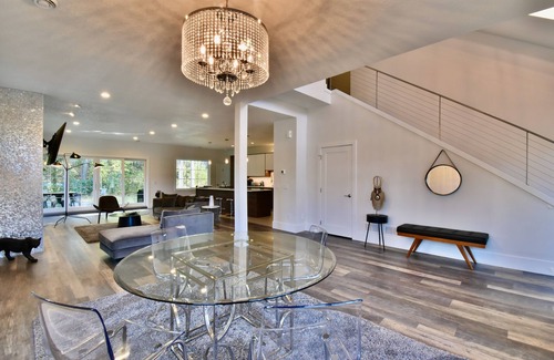 Wayzata House | Chic Modern House on the Very Desirable Location In Downtown Wayzata