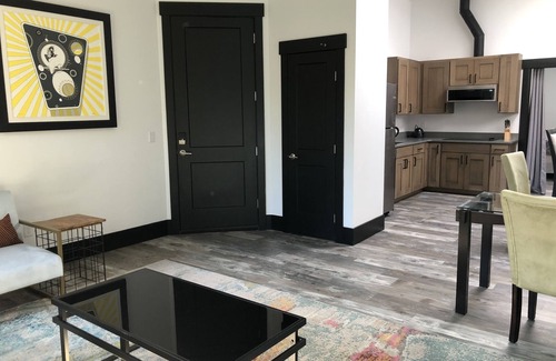 Olympia Apartment | Chic Modern Luxury - 1 bdrm apartment downtown