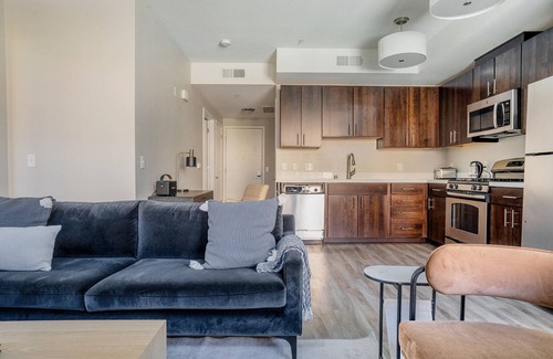 Mountain View Apartment | Chic Mountain View 1BR w/BBQ & Spa, nr Shops & Dining, by Blueground