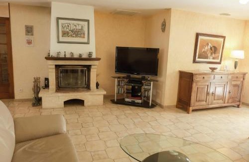 Narbonne House | Chic Narbonne Pool Retreat
