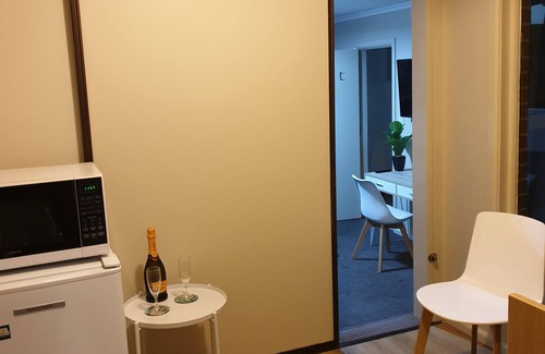 Bishopdale Apartment | Chic Private Studio Close to Airport, Bus & Shops - Breakfast included