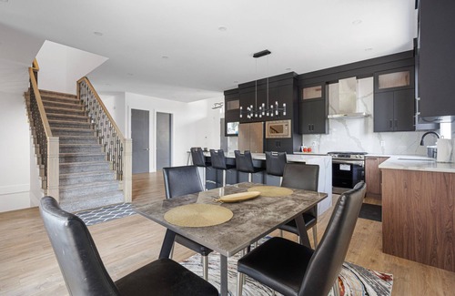 Agassiz House | Chic Retreat in Agassiz