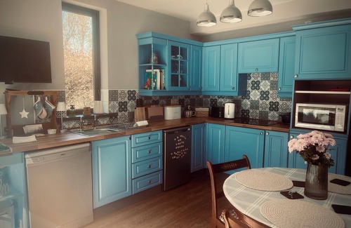 Milford Apartment | Chic retreat with a beautiful sea view