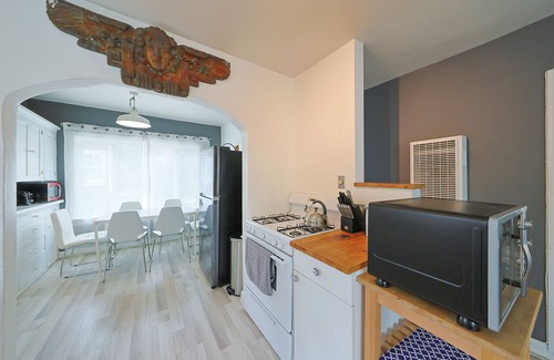 Marina Peninsula Apartment | CHIC Retro 2Bedroom Apartment