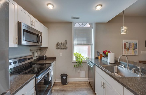 Monroe Ward Apartment | Chic Richmond Retreat w/Quaint Private Patio!