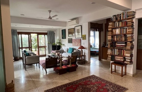 East of Kailash Apartment | Chic South Delhi 3-bed penthouse apartment with pvt terrace - 5 mins from Metro