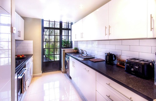 Streatham Hill Apartment | Chic & Spacious 2 double bed flat in Tulse Hill