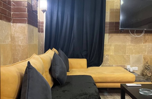 As-Sajil Apartment | Chic studio with WiFi and AC in awesome Cairo Governorate