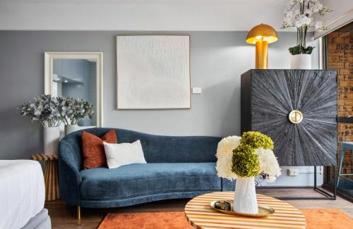 Potts Point Apartment | Chic Studio with Pool Overlooking the City