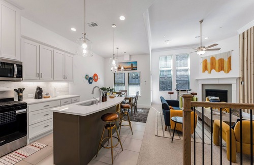 Lewisville House | Chic Townhome: Arcade Games, EV Charging, Putting Green, & Luxury Decor!