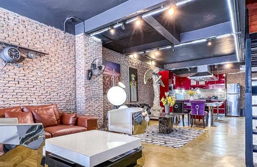 Old City House | Chic Townhouse in Old City Chefs Kitchen Walk to Sunday Market , Thapae Gate