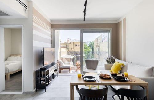 Florentin Apartment | Chic Urban Getaway with Balcony & with Mamad by Sea N' Rent